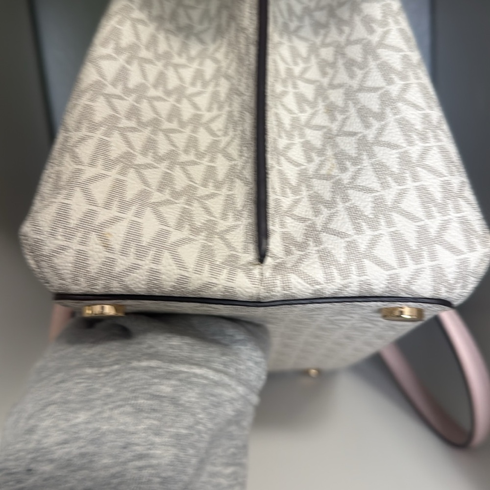 Michael Kors Teagan Large Logo Cream and Powder Blush Long Drop Satchel - Picture 13 of 16